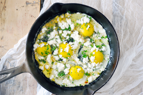 greek-baked-eggs-2