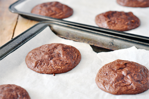 lark-linen_flourless-chocolate-cookies_2