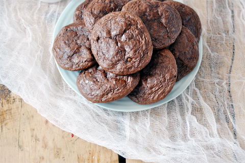 lark-linen_flourless-chocolate-cookies_5