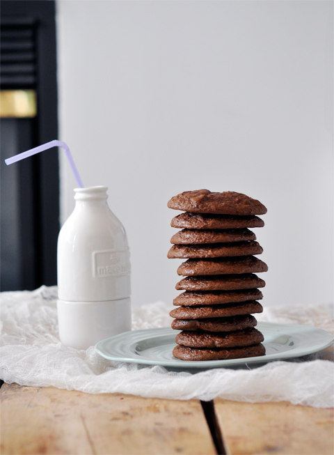 lark-linen_flourless-chocolate-cookies_6