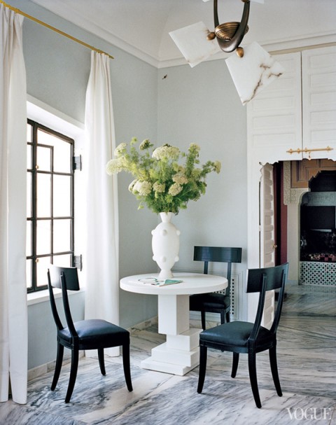 Bruno-Frisoni-Vogue-Moroccan-home-Klismos-dining-chairs-Van-der-Straeten-table