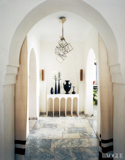 Bruno-Frisoni-Vogue-Moroccan-home-entry-Van-der-Straeten-pendant