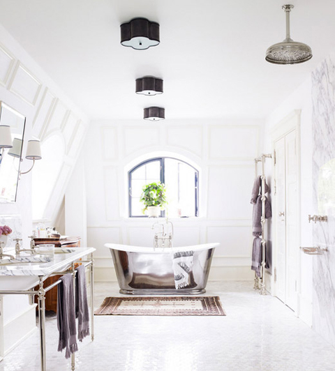 Day-Birger-et-Mikkelsen-bathroom-chrome-tub-white-marble-turkish-rug-Lonny-Dec-2012