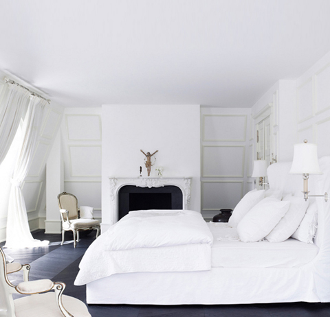 Day-Birger-et-Mikkelsen-bedroom-white-on-white-fireplace-Lonny-Dec-2012