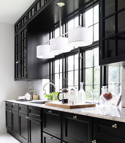 Day-Birger-et-Mikkelsen-kitchen-black-cabinets-marble-countertop-Lonny-Dec-2012