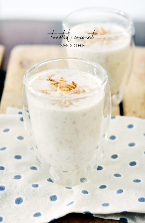 Toasted-Coconut-Smoothie_lark-linen