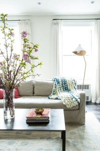 New York apartment: Neutral living room