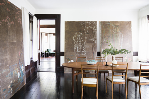 Casual dining room