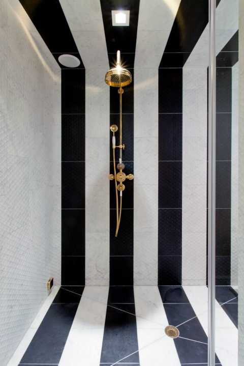Black and white stripes in the shower