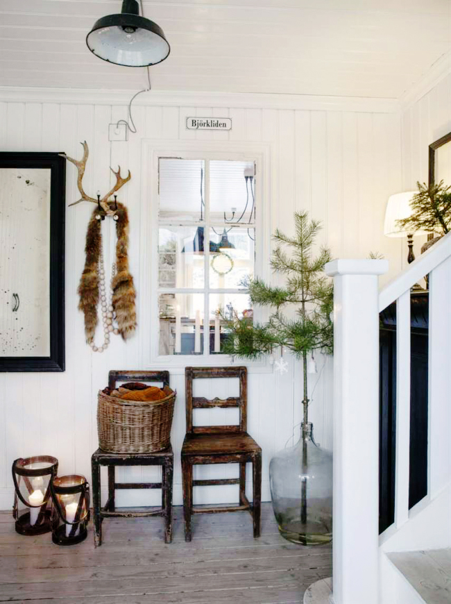country-christmas-foyer