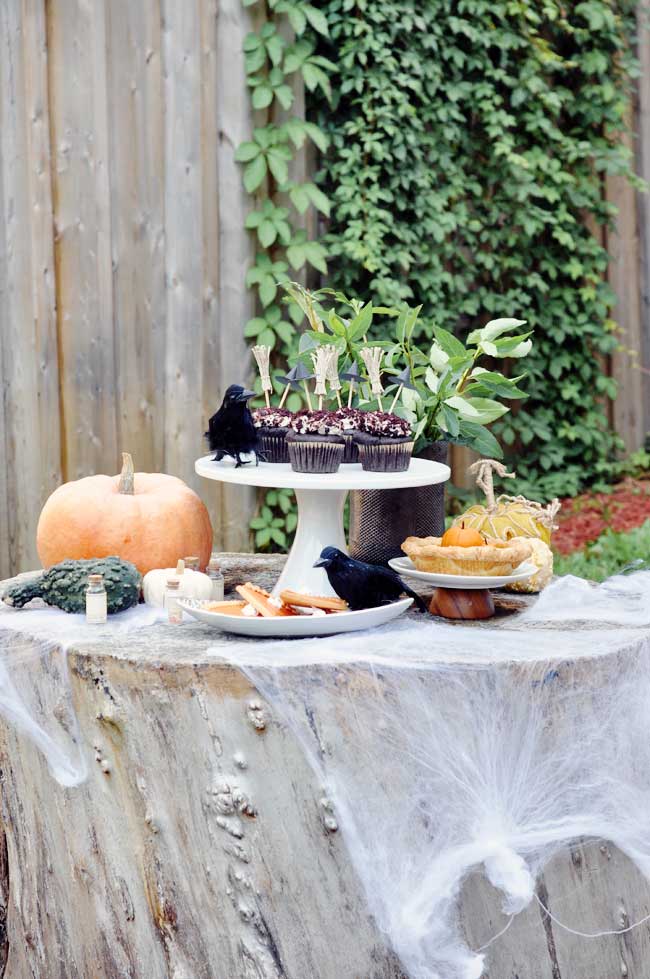 halloween-dessert-table