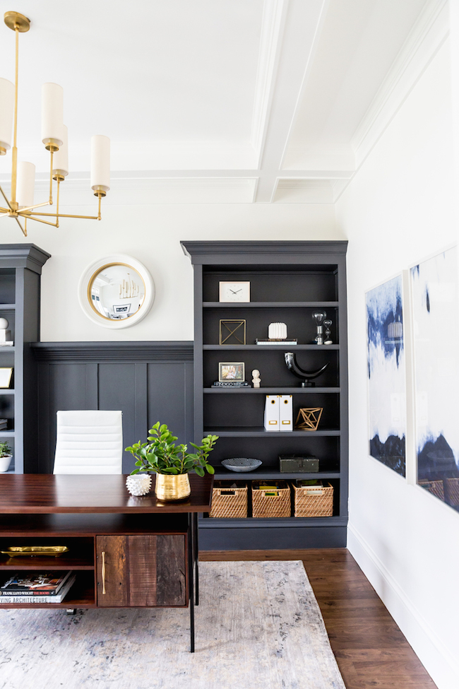 Dark+built-ins+with+white+walls+--+Studio+McGee