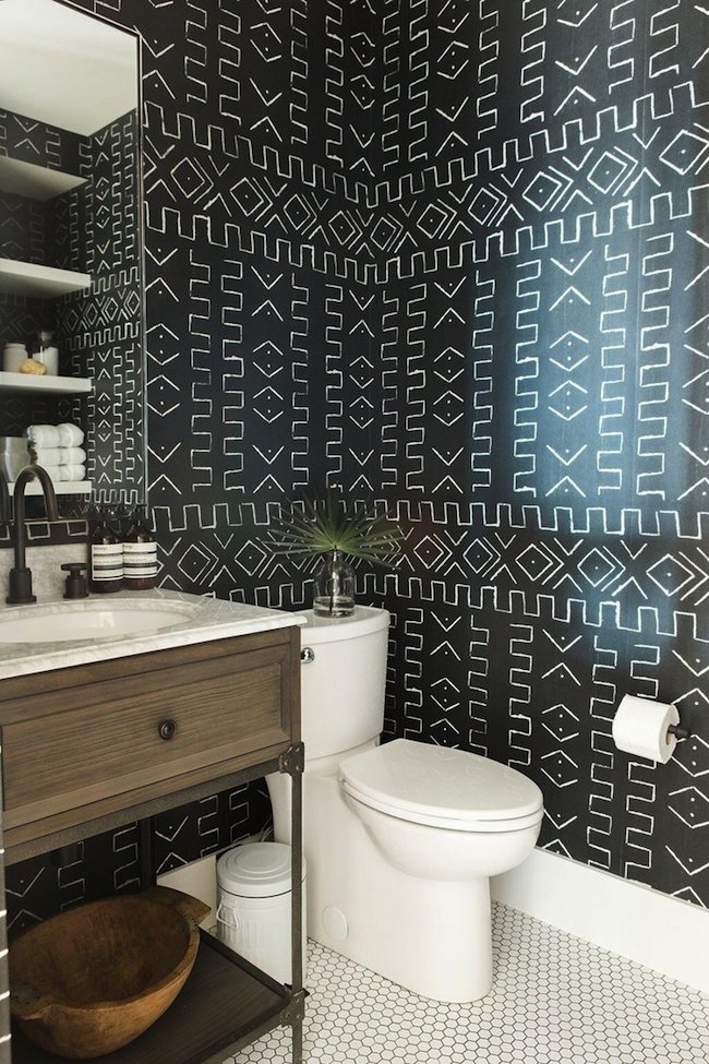 6Dramatic+tribal+bathroom+wallpaper