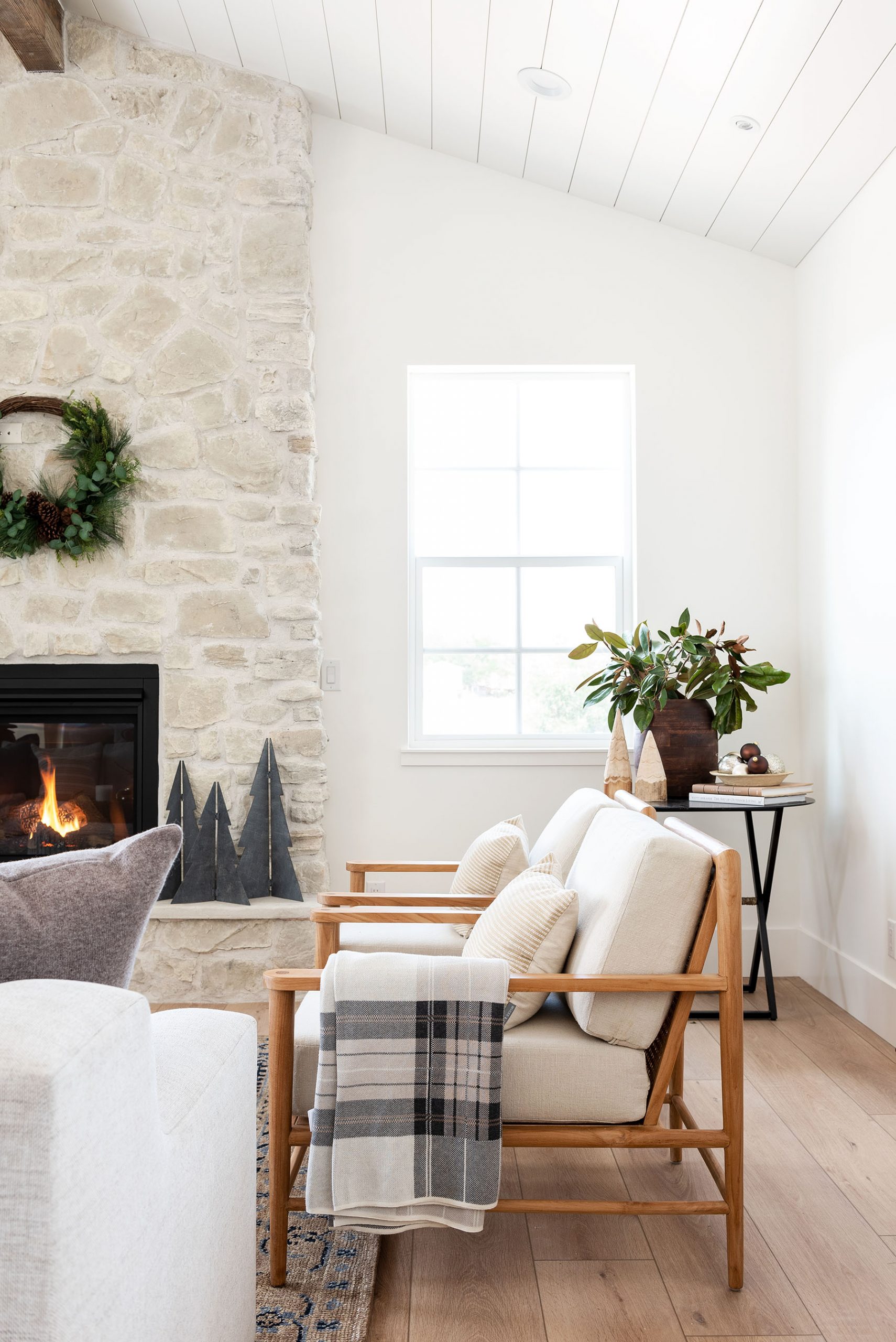 Proof that Sometimes Less is More when it Comes to Christmas Decor | lark & linen