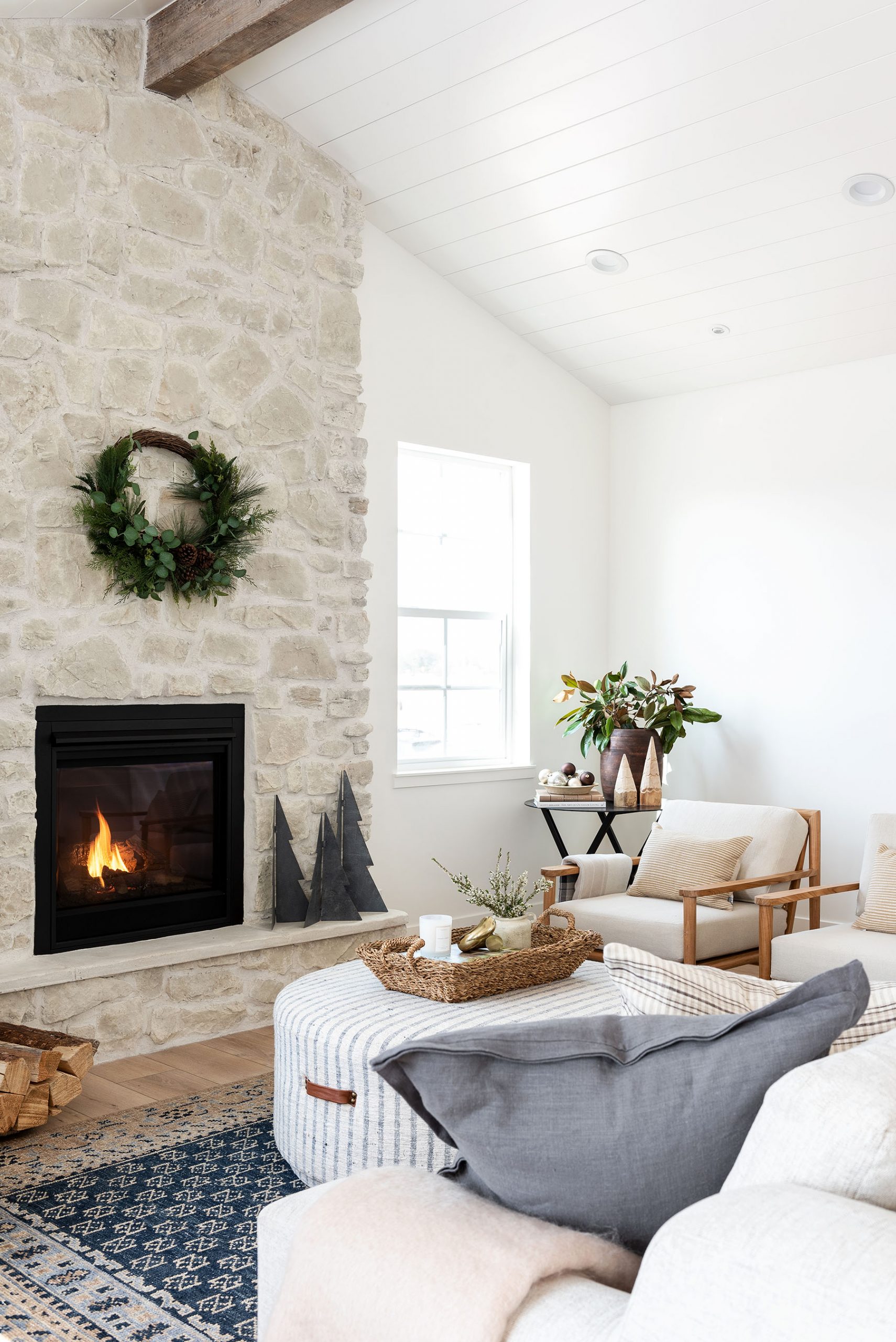 Proof that Sometimes Less is More when it Comes to Christmas Decor | lark & linen