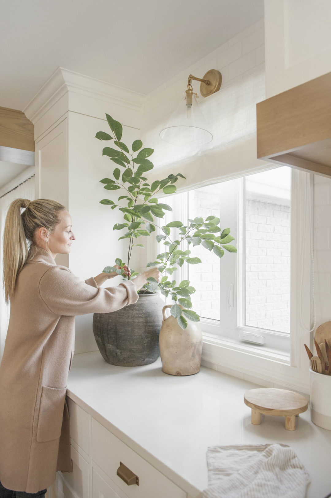 This dreamy white and wood kitchen is giving all the good vibes