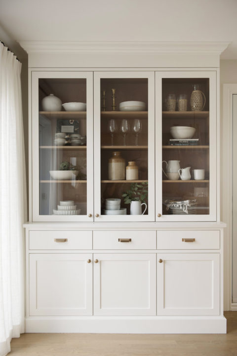 This dreamy white and wood kitchen is giving all the good vibes