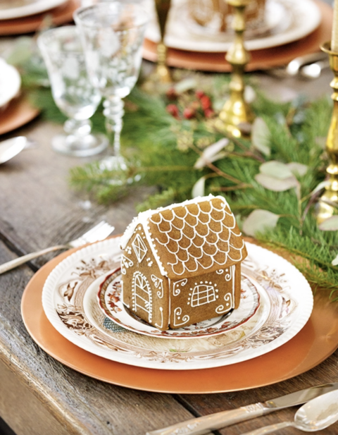 gingerbread house favours and decorations