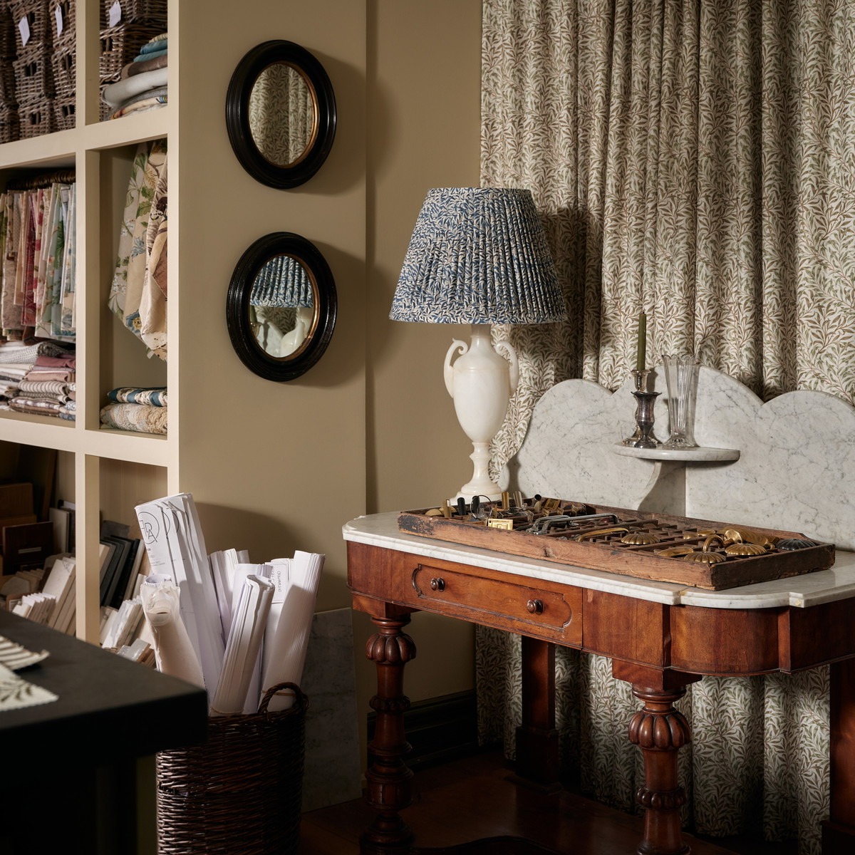 Office Envy: Inside Tiffany Leigh’s Dreamy Creative Studio 4 creative office design inspiration