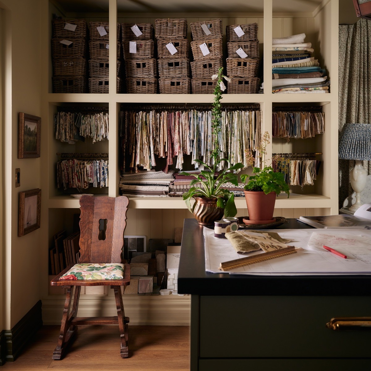 Office Envy: Inside Tiffany Leigh’s Dreamy Creative Studio 3 creative office design inspiration