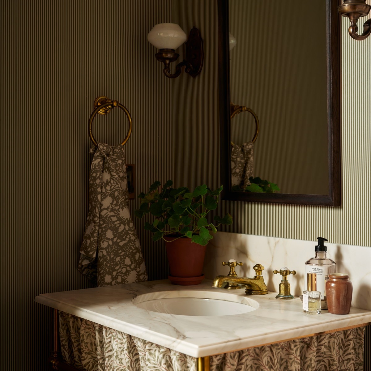 Office Envy: Inside Tiffany Leigh’s Dreamy Creative Studio 7 creative office design inspiration